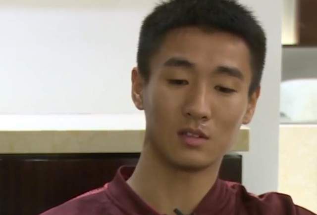 所以在面临缔造者时，冲动的唠絮聒叨问个没完。